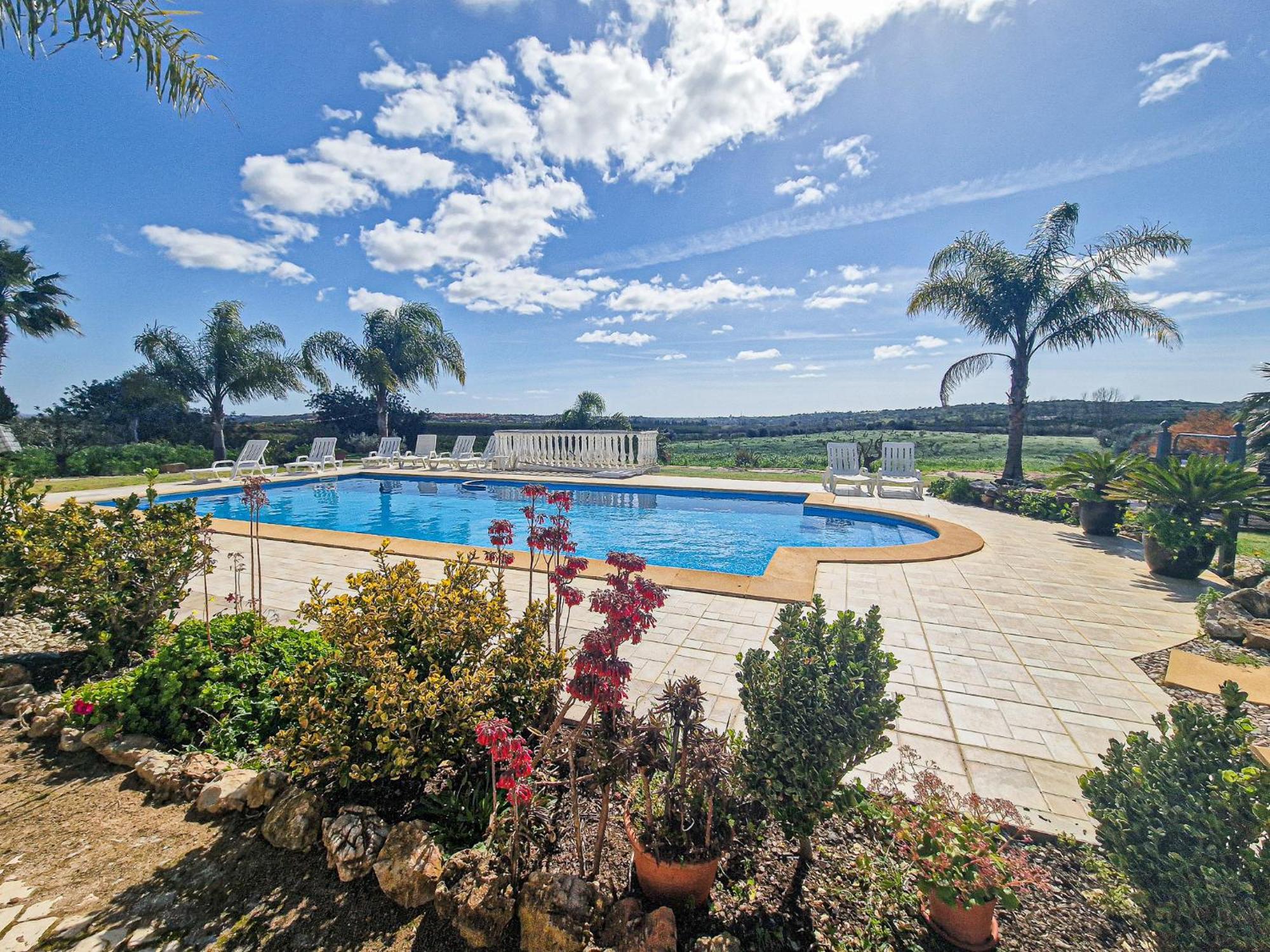 Quinta Do Bravo - Swimming Pool - By Bedzy Tatil Evi